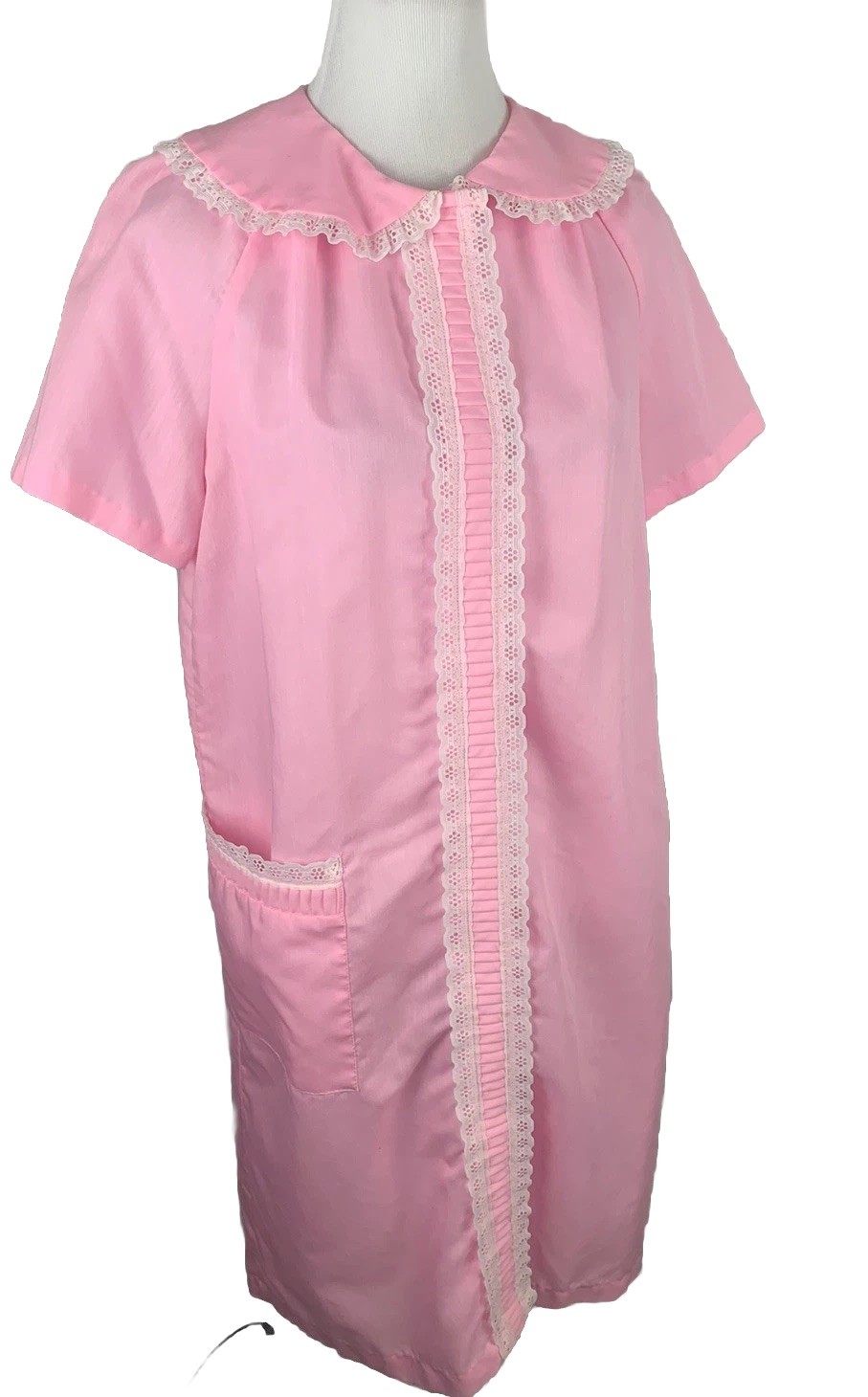 Vintage Dan-Ellen Pink House Coat Snaps Sz Medium Lace Trim EXCELLENT CONDITION