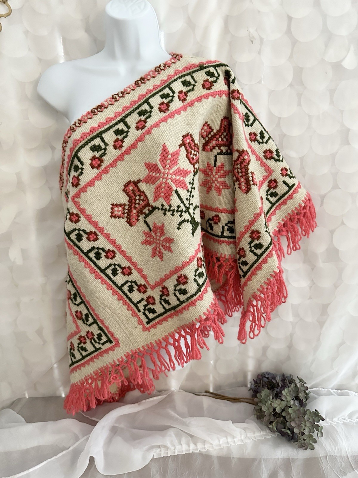 Vintage 70’s Wool Fair Isle Poncho Med Cape Boho Hippie Beige Pink BIRDS FRINGED