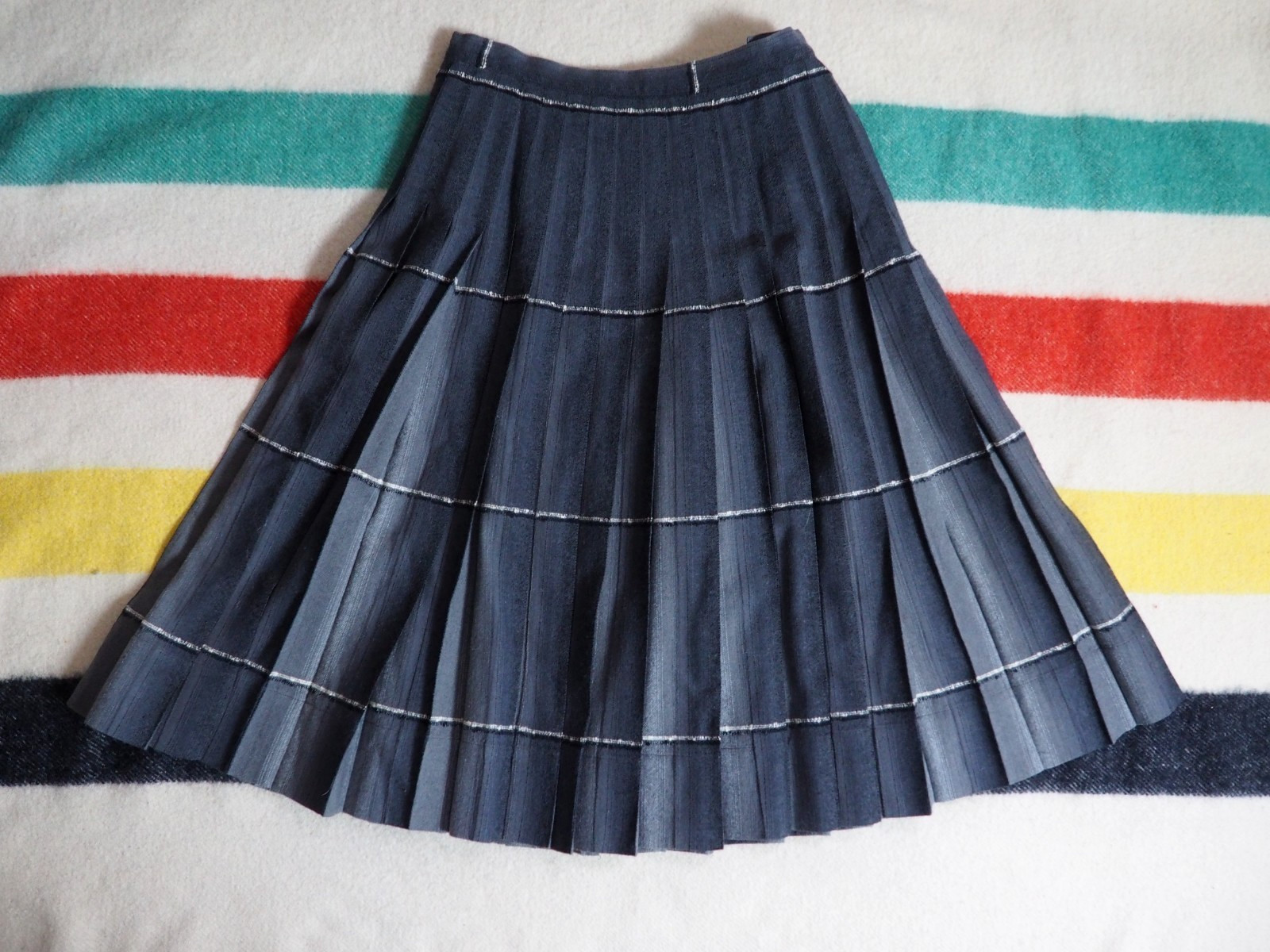VTG 50s 60s Pendleton Turnabout Dark Gray Boho Goth Wool Plaid Skirt 27W Womens