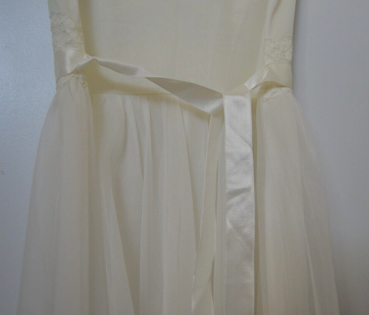 Vintage VANITY FAIR Nightgown Robe Peignoir Set Small Ivory Long Lace Nylon Puff