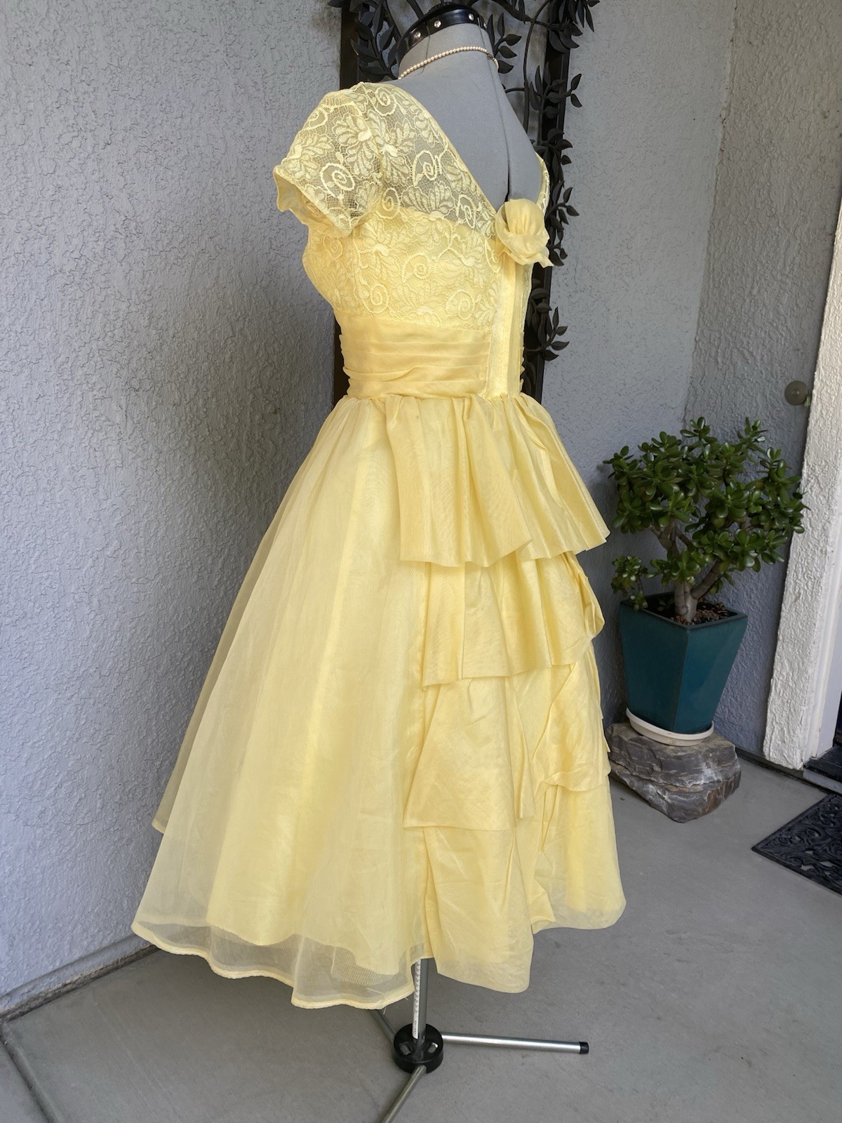 Beautiful yellow vintage 50s 60s Prom Party dress S M