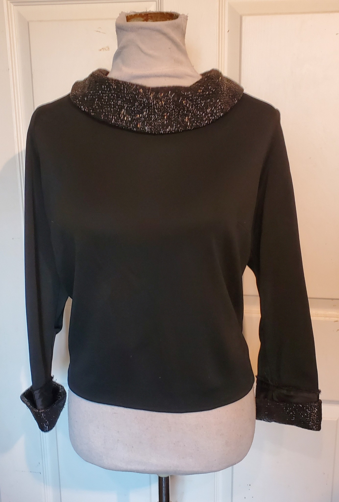 Vintage 70s Black Polyester Knit Top Lurex Collar & Cuffs B42