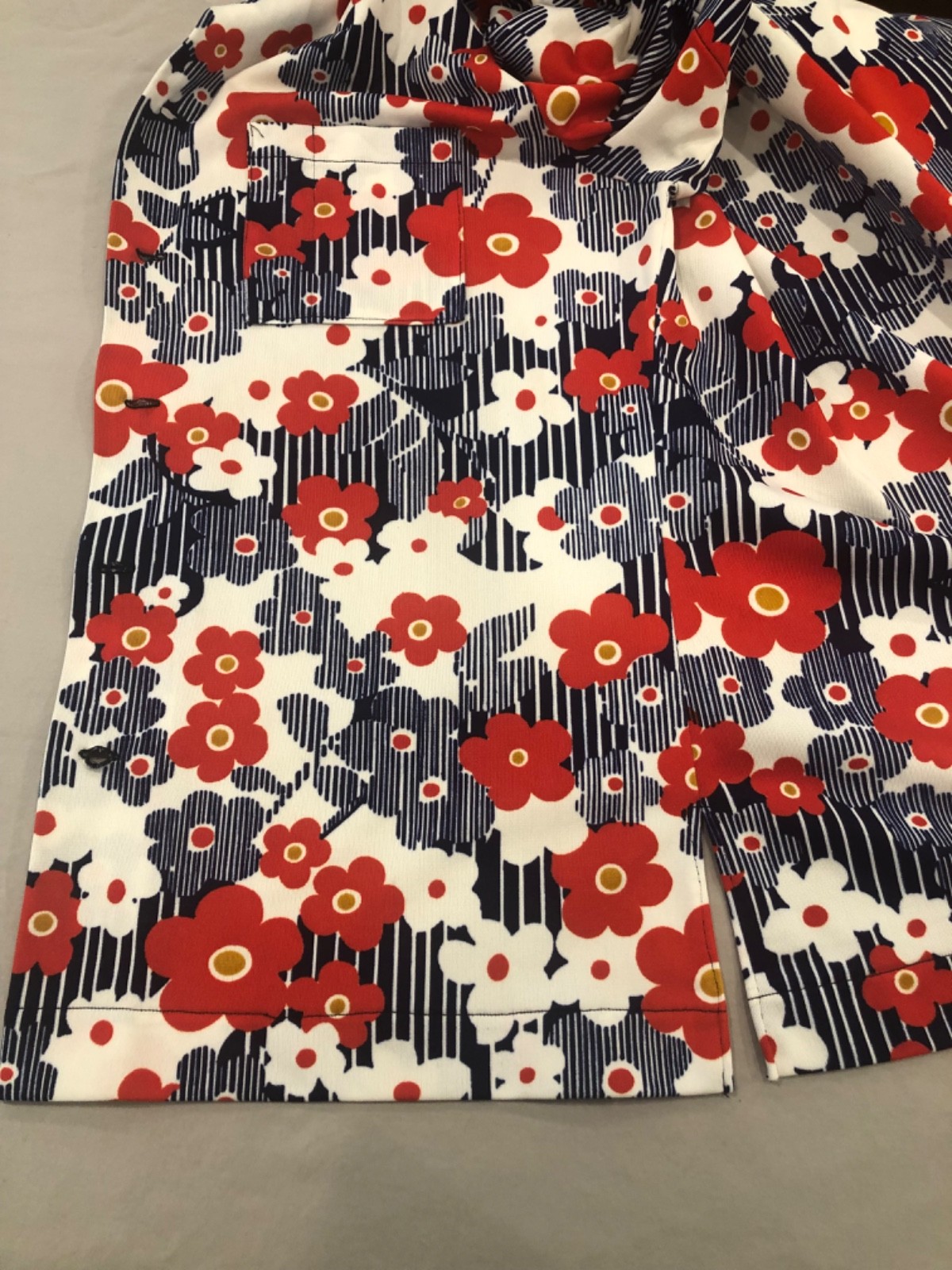 VTG Handmade Polyester Floral buttondown red navy white women side split shirt