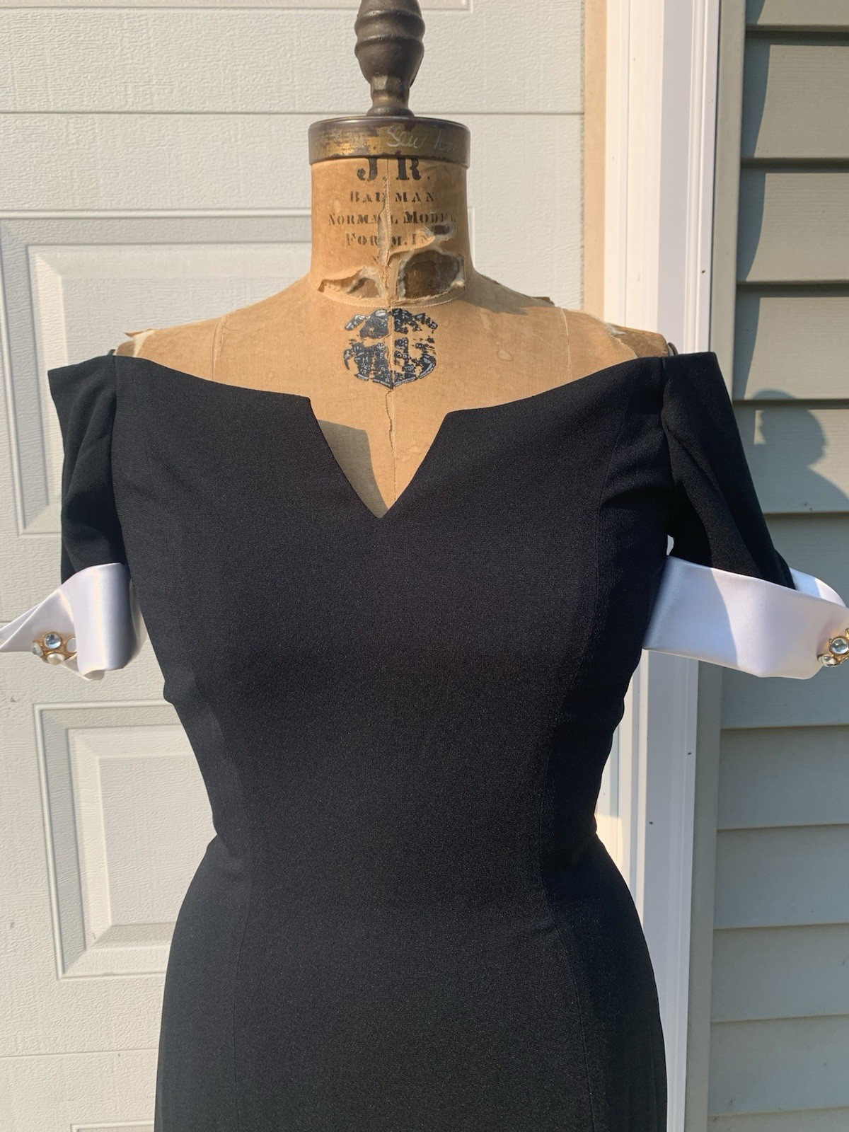 VTG 1990s Lillie Rubin Off Shoulder Cocktail Dress Size 8 Bust 36”