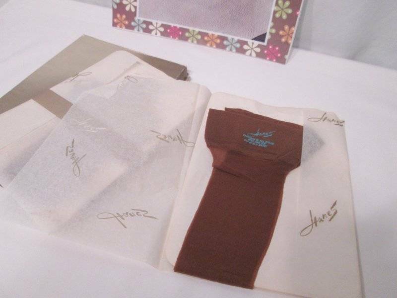 NOS Vtg HANES Cantrece Stockings 2 Pair Hosiery 100% Nylon Seamless 9.5 10 10.5