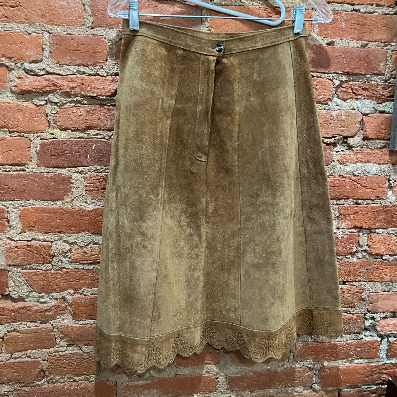 Vintage Western A-Line Cowgirl Festival Tan Suede Skirt Embossed Hem 28″ waist