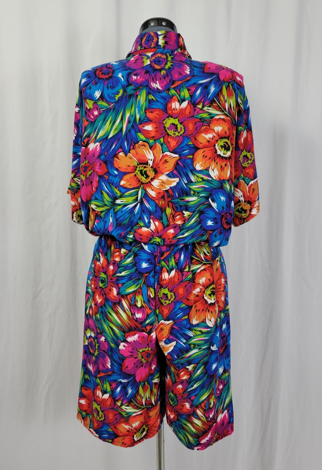 Vintage Grand Nouveau Bright Floral Top & Pleated High Waisted Shorts Size Large