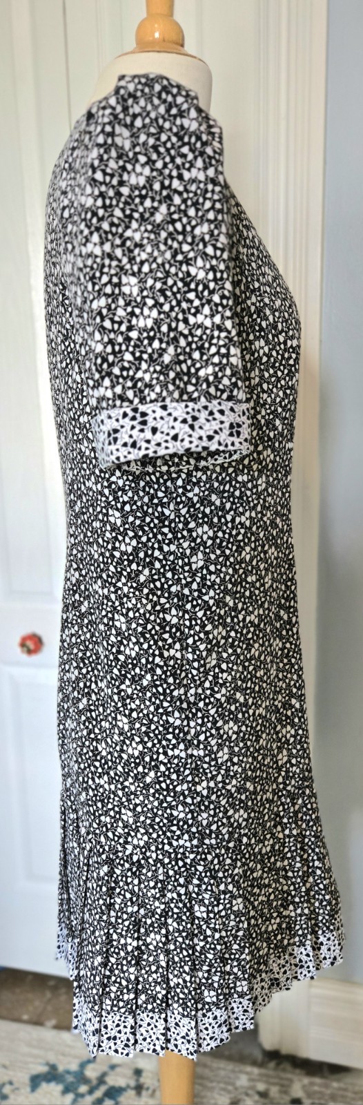 Vintage 80s/90s Black/White Hearts (Leaf?) Dress Petite 14 Massive Shoulder Pads