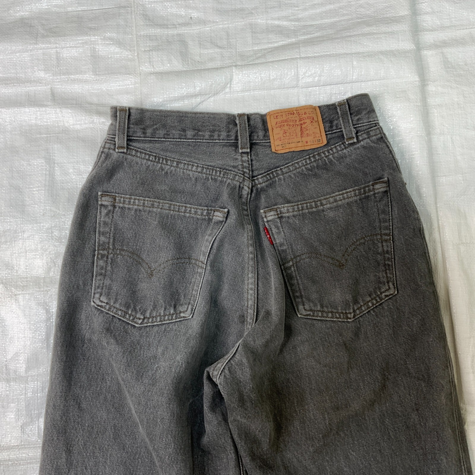 Vintgae LEVI’S 901 Womens Jeans Gray Tag 28×32 Real Size 25×25 Made in France