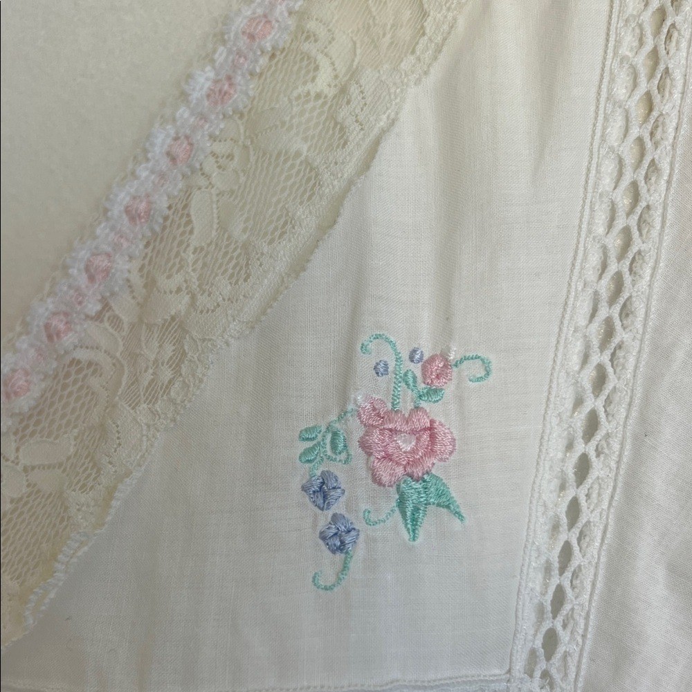 Beautiful Vintage Barbizon White Lace Trim Nightgown