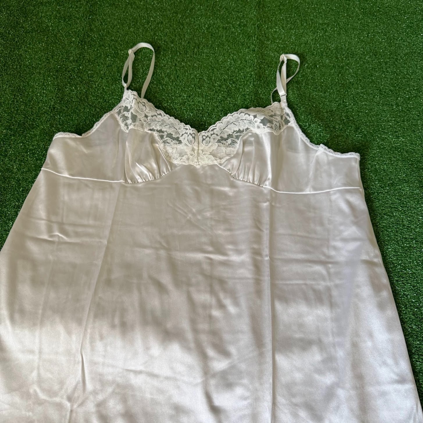 Vintage Vassarette Full Slip White Nylon Tricot Lace Bodice Made In USA Size 44