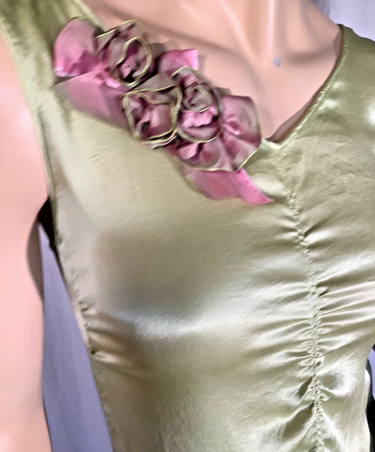 Vintage 1920s Flapper dress Green ruffled Satin silk Sleeveless XS ribbon trim