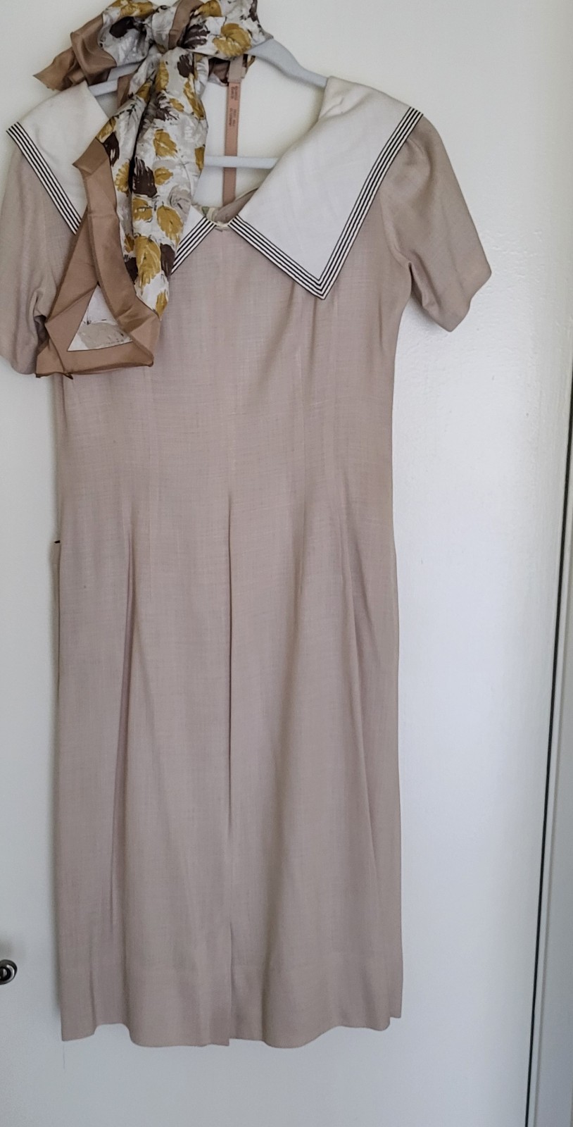 VTG Minx Modes Dress 60’s Beige Point Collar Pin Stripe Silk Scarf Retro