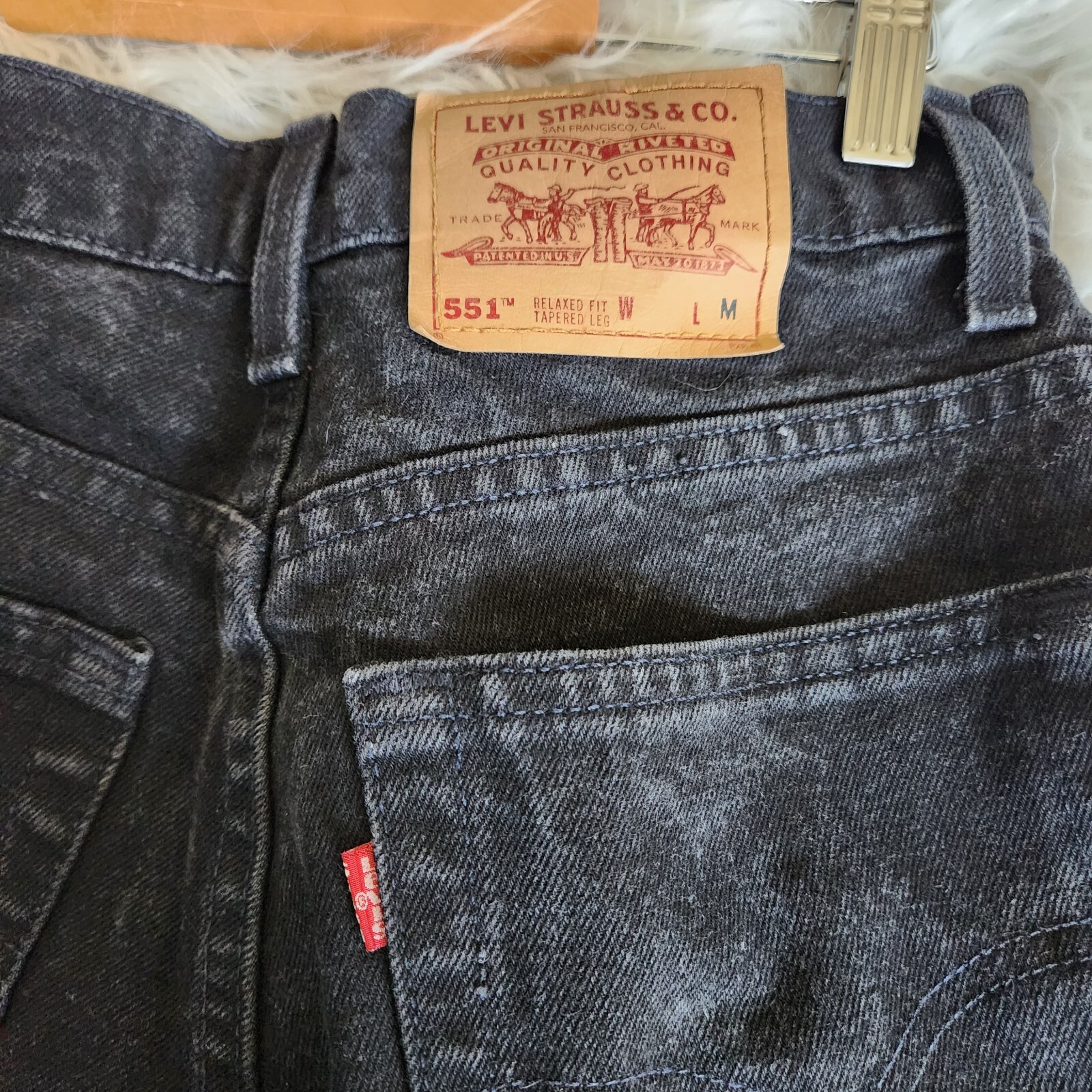 Vintage 90s Levi’s 551 Women Sz 10 27×30 Black Jeans Relaxed Fit Tapered Leg Zip