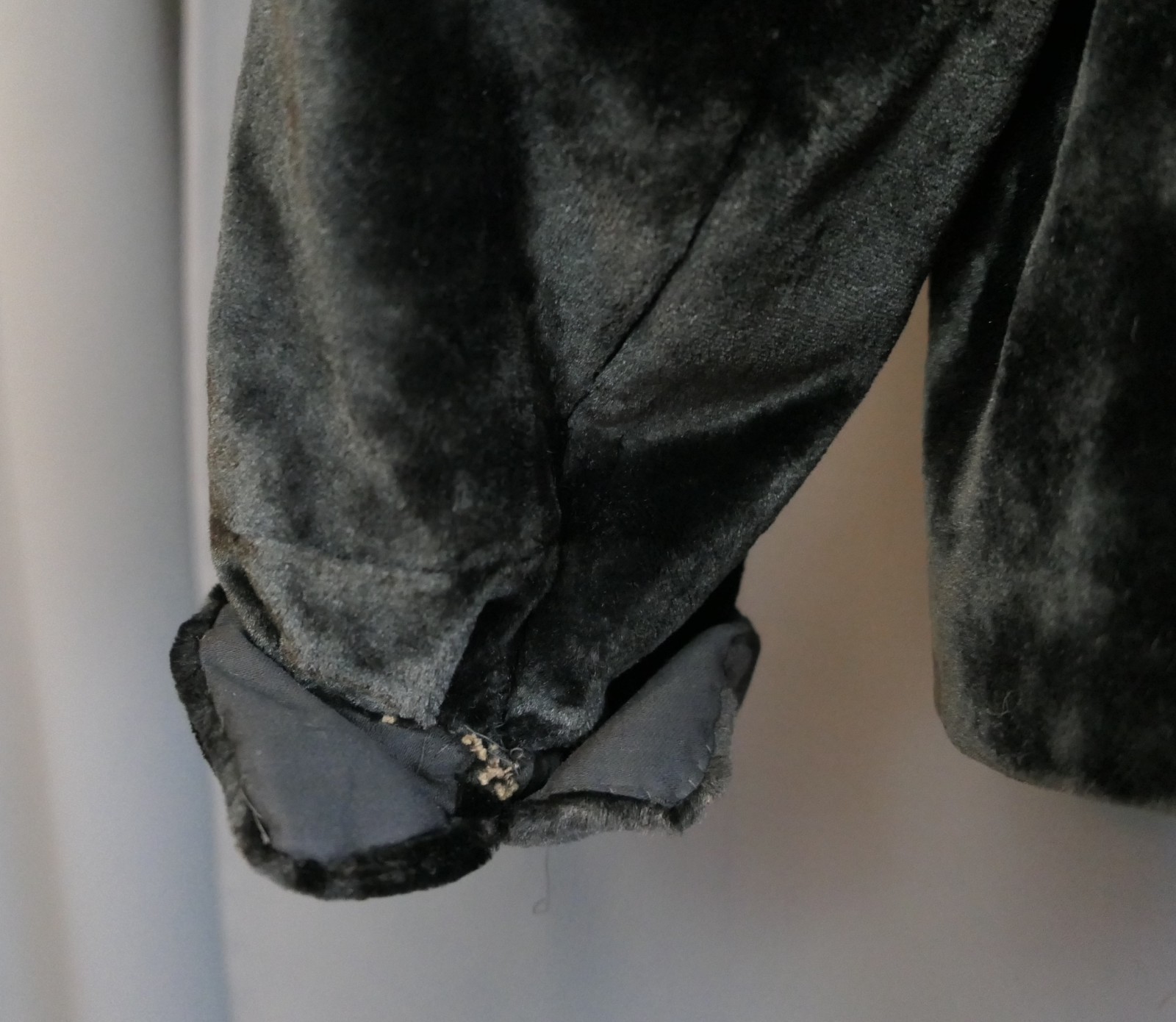 Antique Black Thick Velvet Coat 1800s 1900s, fits 38 inch bust Victorian Jacket