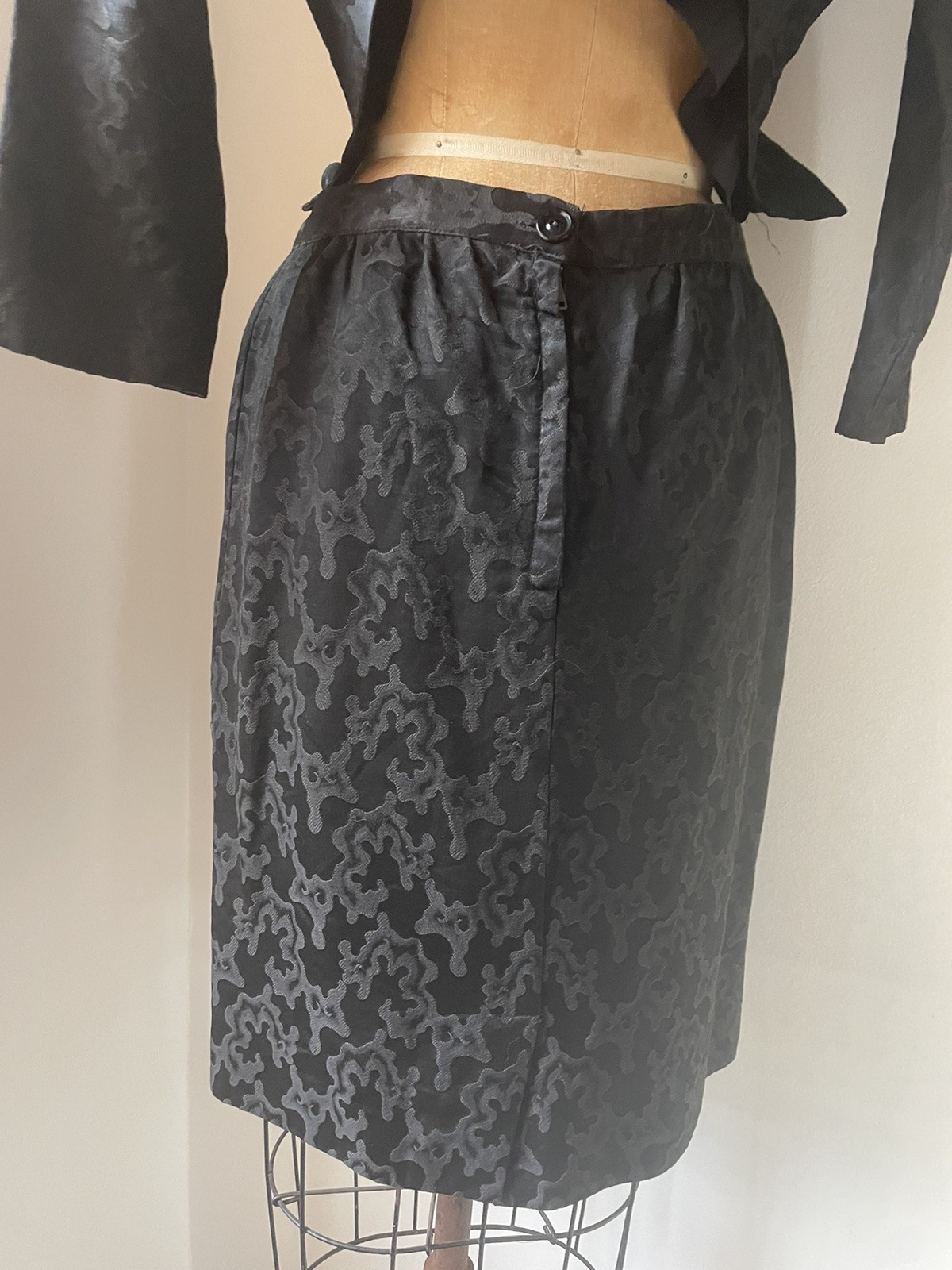 True Vintage 1950’s Stanton Jrs Petite Skirt Suit Black Jacquard Silk XS Petite