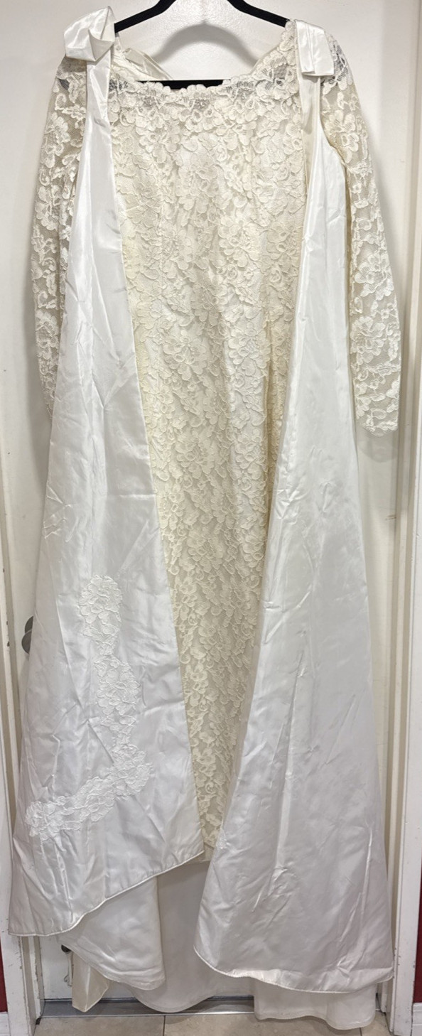 ***ANTIQUE/VINTAGE 1967 Lace Sheath LS Wedding Dress w/Satin Cape Sz 5/6 L@@K***