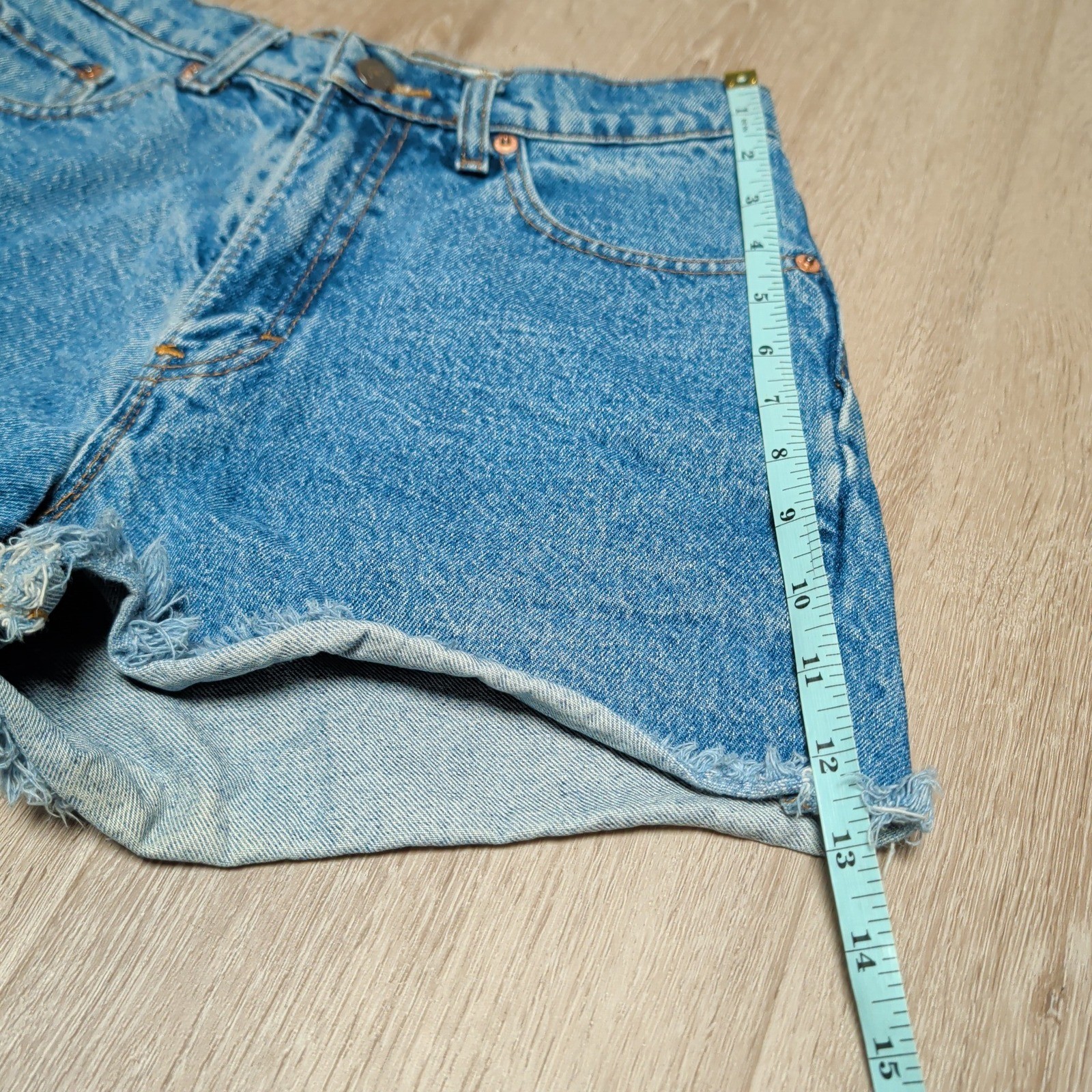 Vintage Jordache High Waisted Denim 3″ Shorts Medium Wash Cut Off Blue 9/10 Y2K