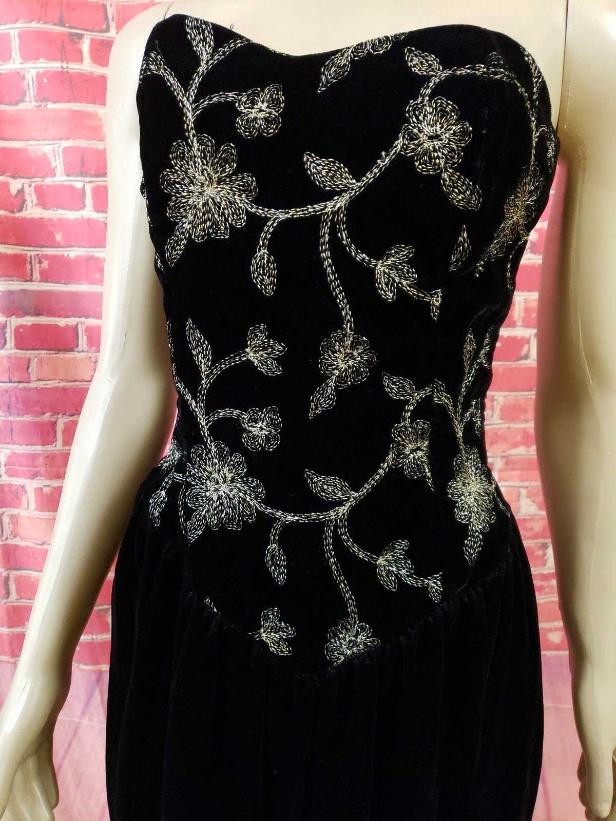Positively Ellyn | Union Made Vintage Velvet Black Strapless Women’s Dress 7/8