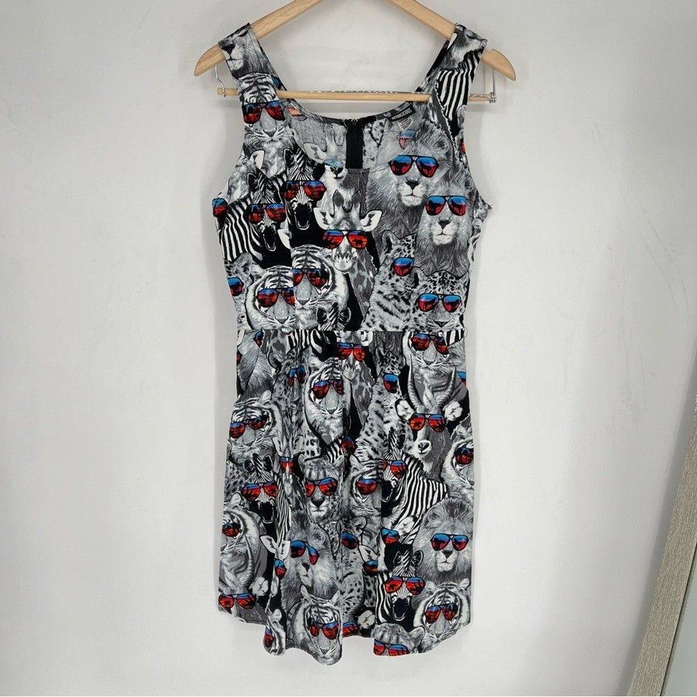 Retrolicious Sleeveless Black & White Graphic Wild Animals Sunglasses Dress Med