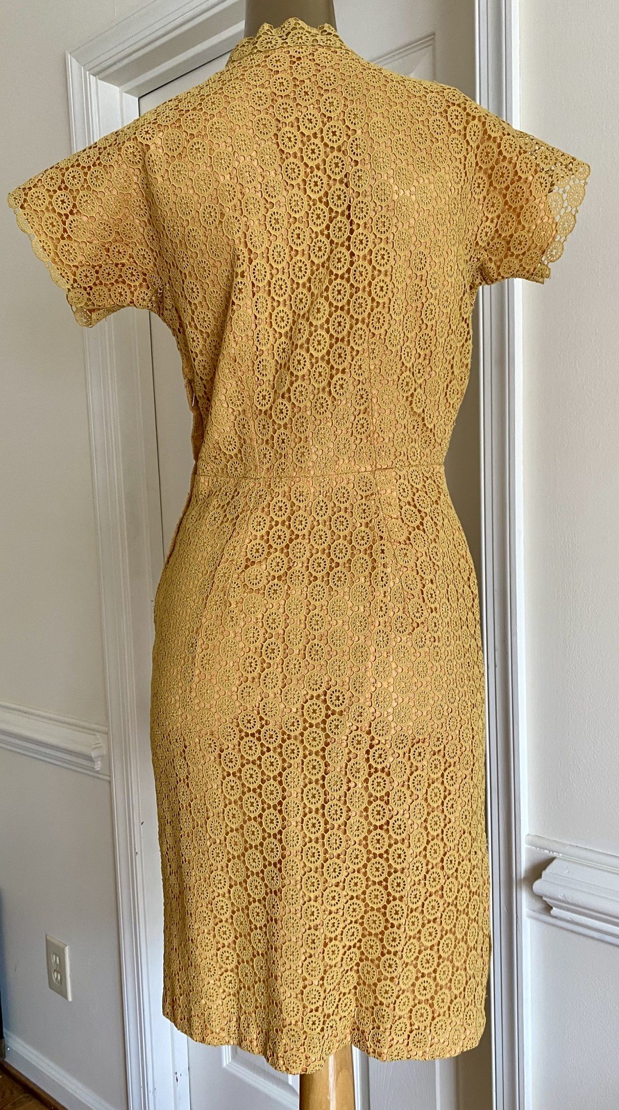 Vintage 50s 60s Gold Lace Manila Cheongsam Dress Carved Bodhi Rose Buttons XS/ S