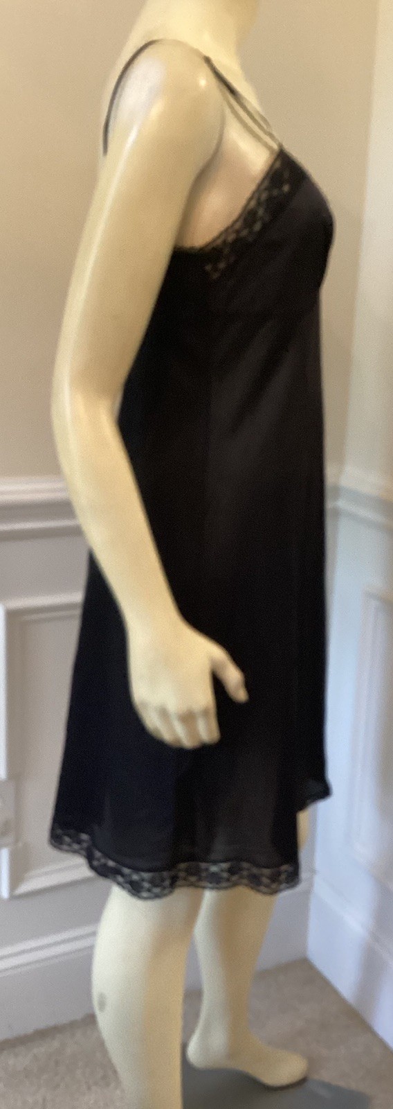 Vanity Fair WN SZ 34 22”/40 Black Vintage Nylon Full Slip Style 10-103 Lace Trim
