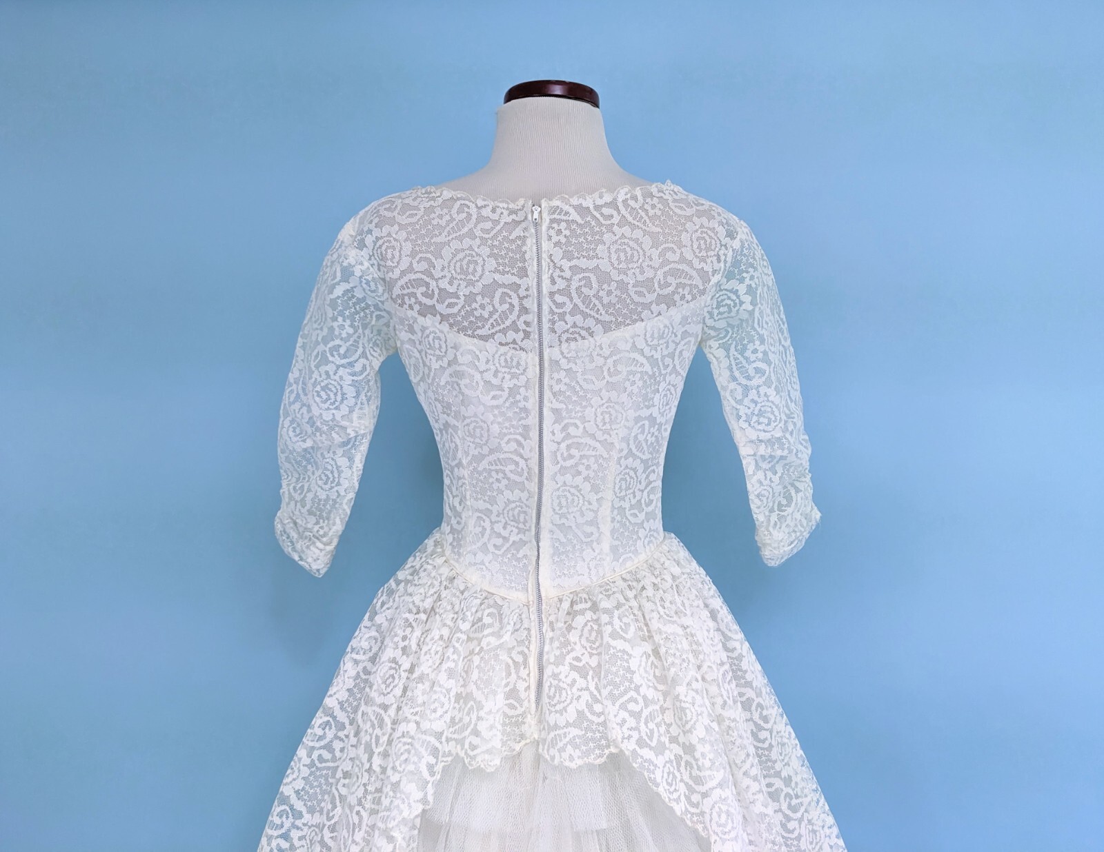 Vintage 1950s 50s Mint Condition Lace and Tulle Ivory Long Sleeve Wedding Dress