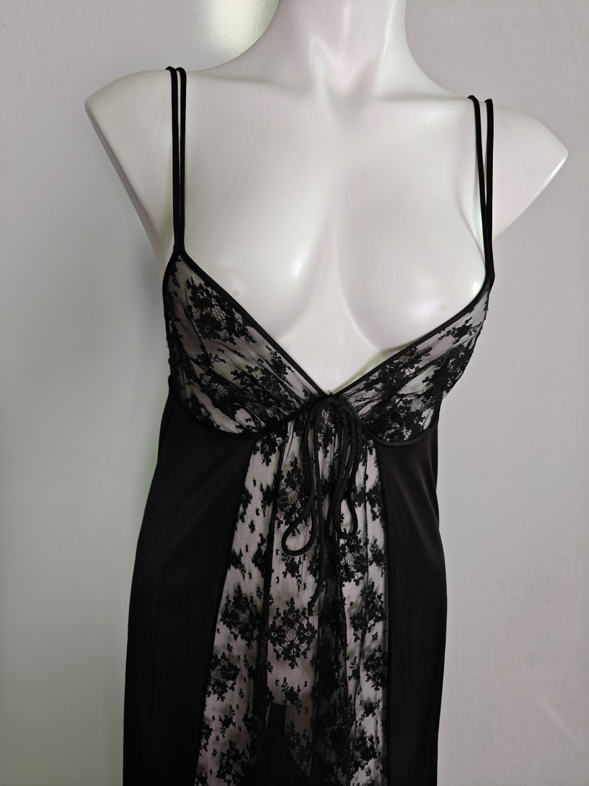 Vintage Peekaboo Lace Women’s Small Elegant Full Length Nightgown No Tags **
