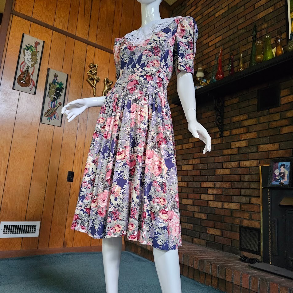 Vintage 80s Trad Wife Full Bloom Cottage Floral Puff Sleeve Modest Tea Dress M