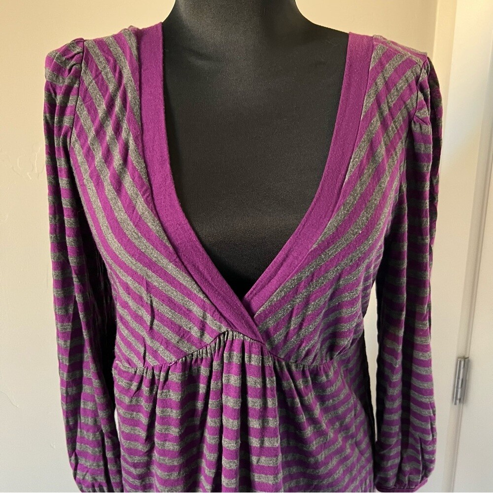 EUC Splendid dress sz L purple and heathered grey stripes. 3/4 sleeves deep V