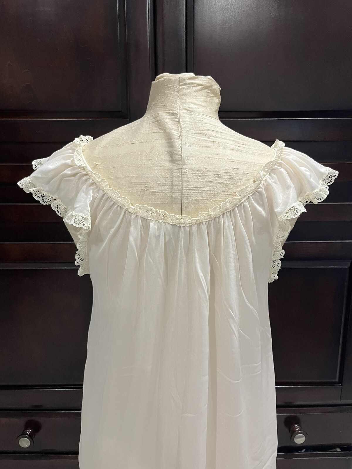 Vintage MISTRA Nylon Ivory Nightgown Women’s Size Large Pre-Owned.