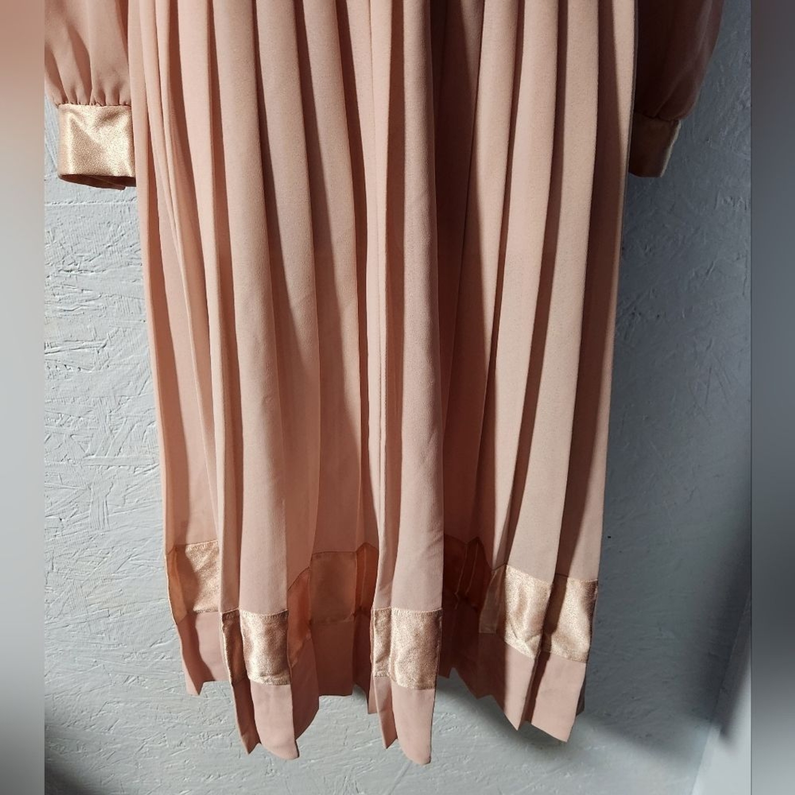 Vintage 1980s Lisa Michaels Pink Sheer Pleated Dress – Women’s Size Medium