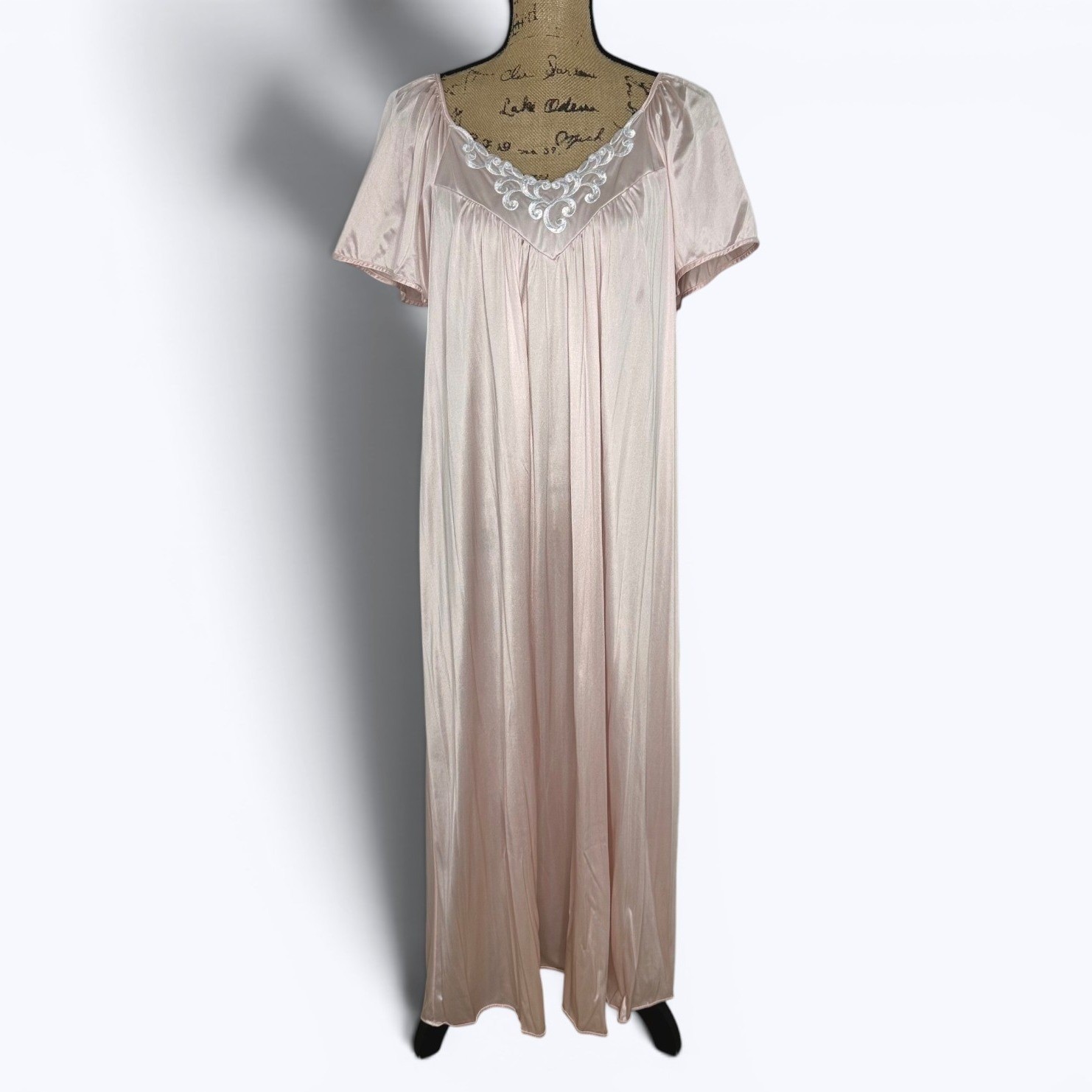 Vtg 80s Vanity Fair Pink Nylon Nightgown Embroidered Iridescent Feminine Sz L