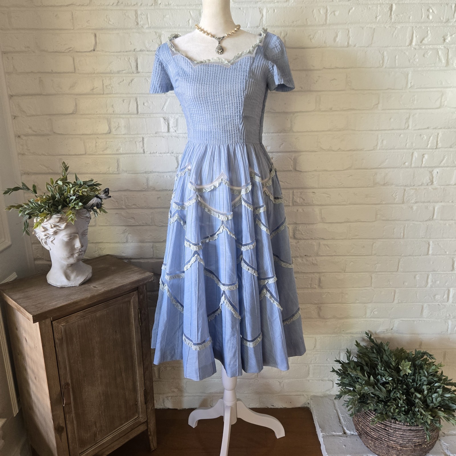 Vtg 1950s 60s Scalloped Lace Dress, XS, Cornflower Blue, Cotton Chambray