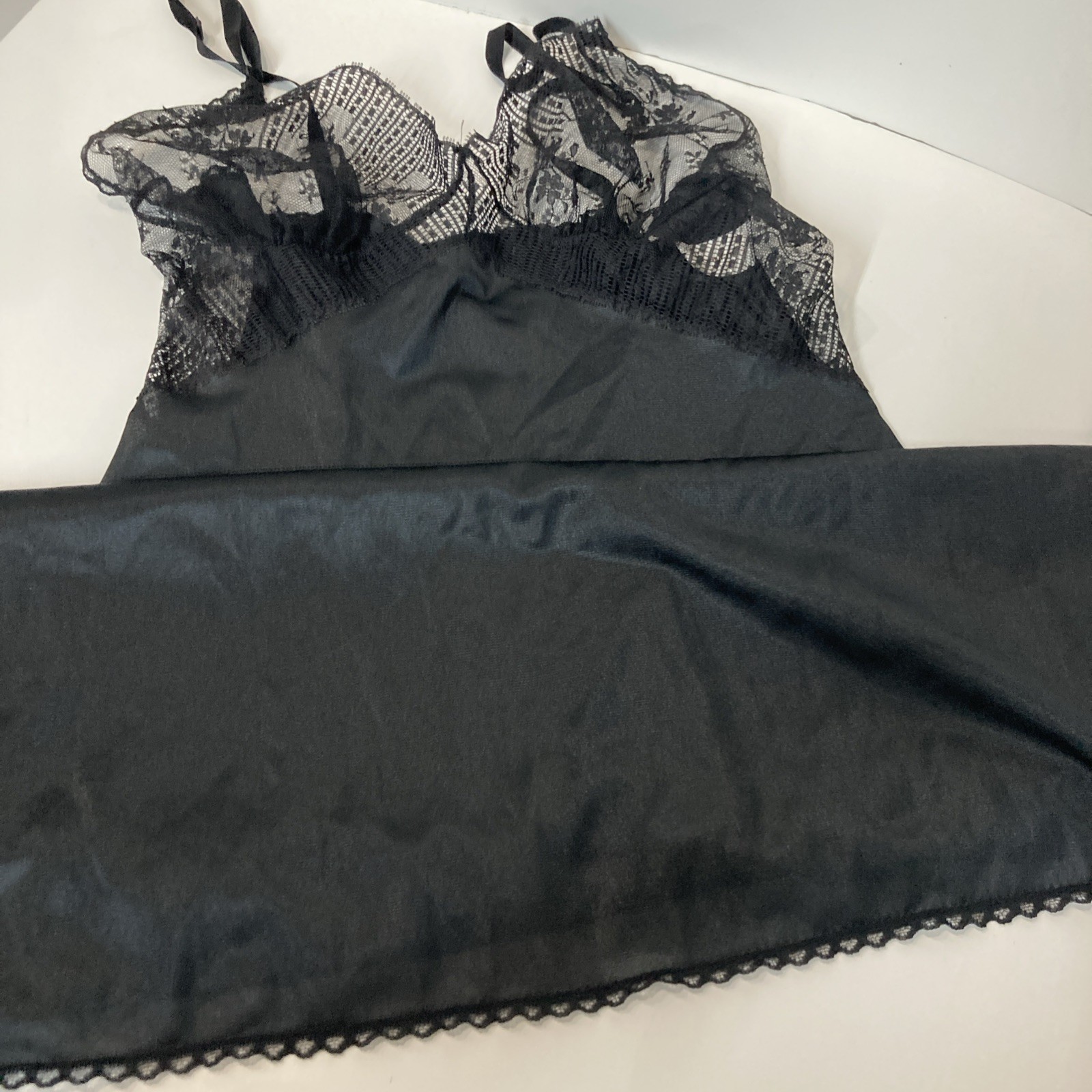 Formfit Slip Vintage Black 34 (10-12) Preowned Excellent Condition