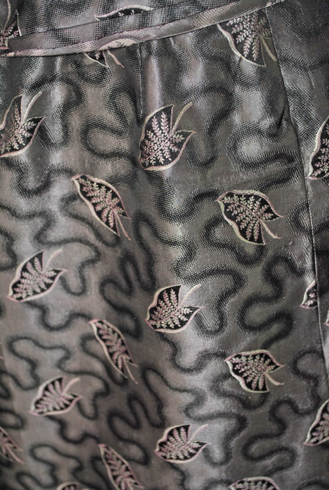 VICTORIAN 2 PIECE MAUVE SILK BROCADE VISITING DRESS 1893, MUSEUM DEACCESSION