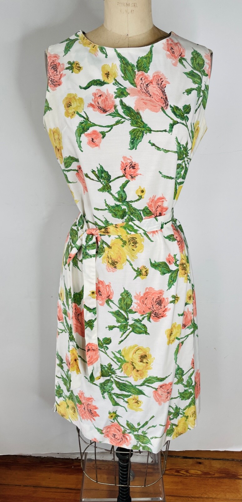 VTG 60’S HANDMADE WHITE CORAL YELLOW CABBAGE ROSE PRINT SHIFT DRESS W BELT*S/M