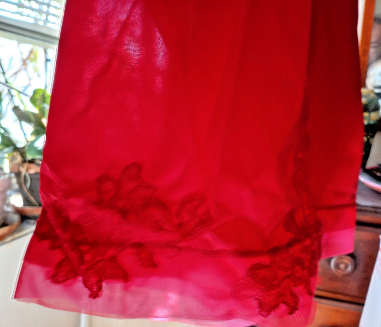 Suavette 50’s Vintage Van Raalte All Nylon Half Slip Red Lace Chiffon Skirt