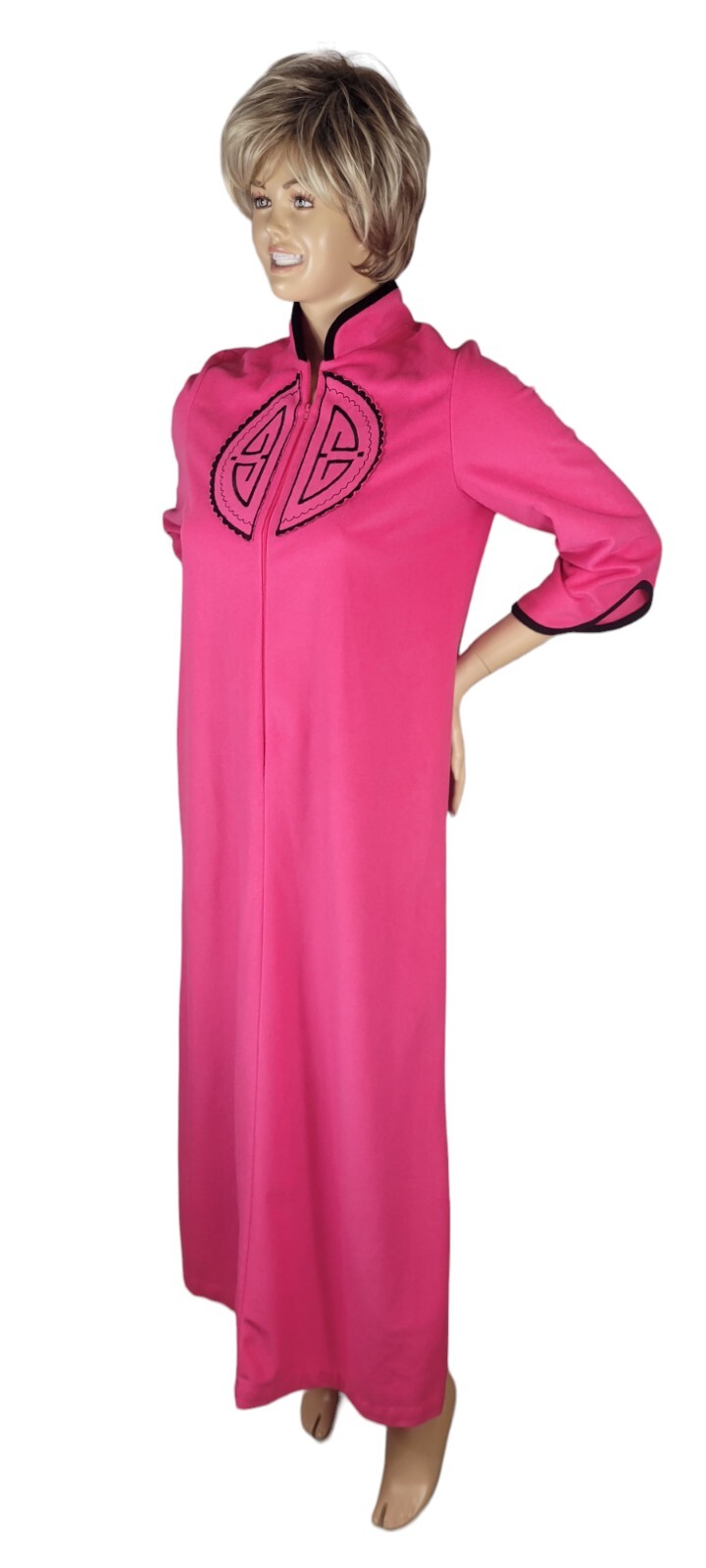 Vintage Madison Avenue by Plaza 9 Pink & Black Asian Motif Zip Robe Medallion