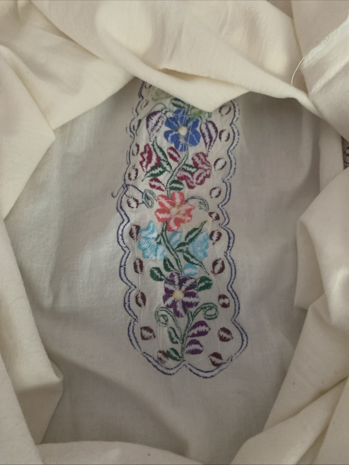 Vintage Mexican Embroidered Floral Dress White Boho Unbranded 18″ Pit to Pit