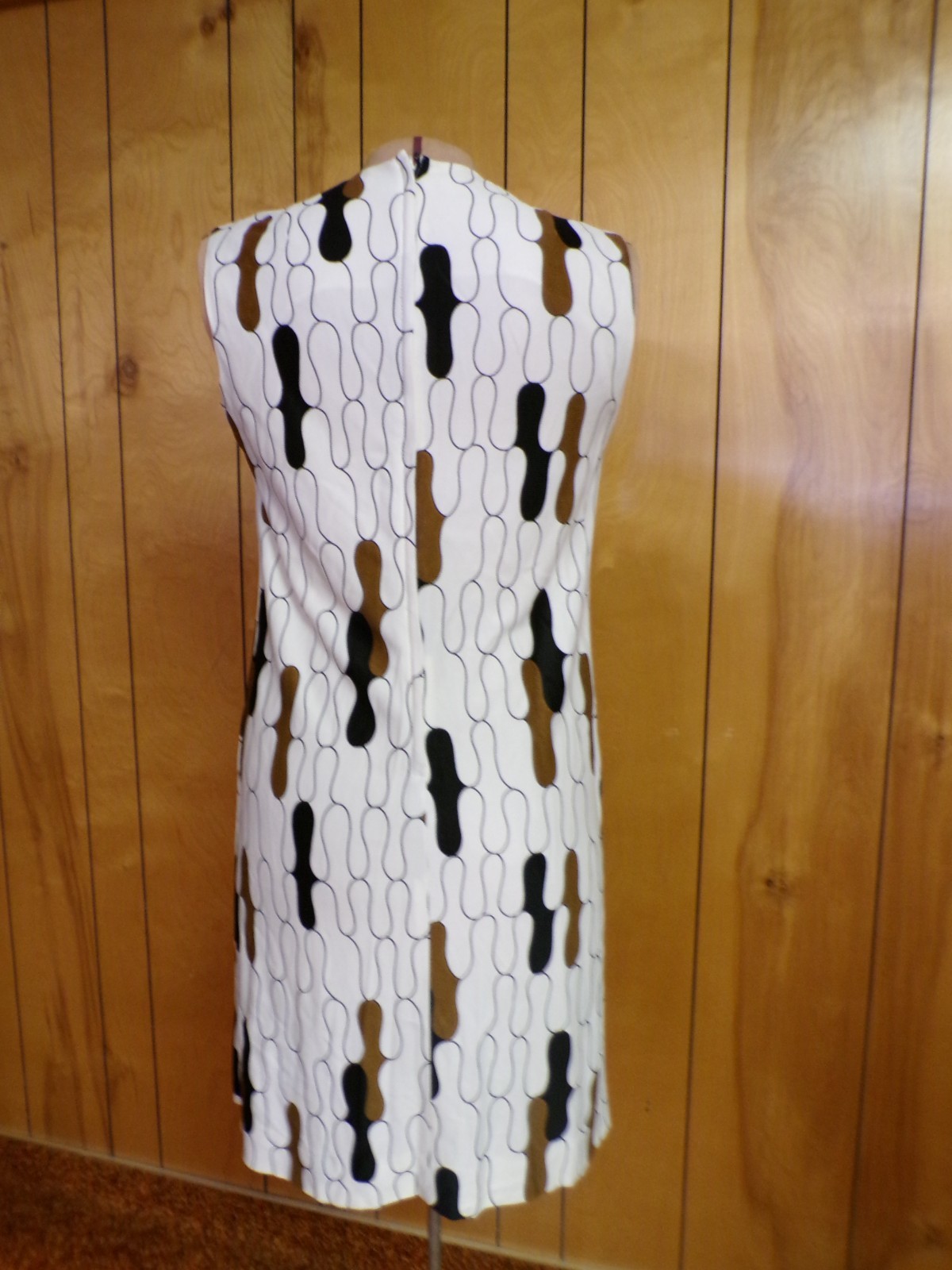 Vintage R&K White w/ Brown Black Geometric Polyester Dress Waist 31″