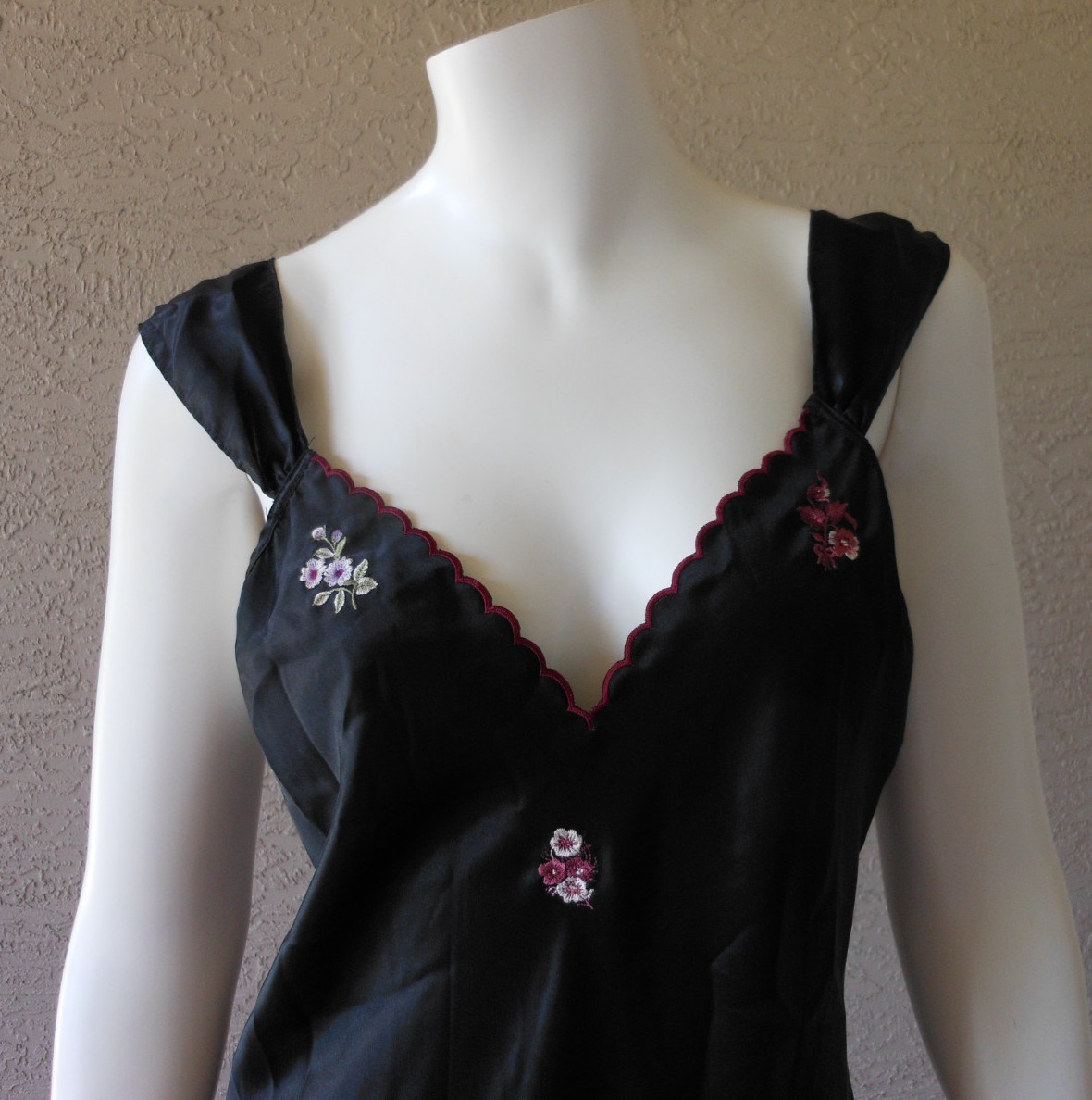 Vintage Bali Studio Chemise Size M Black Satin Embroidered Nightie Intimates