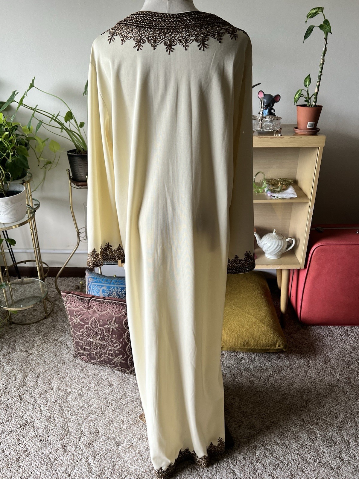 VTG Long Sleeve Kaftan Poly Crepe Button Loops Embroidery Ivory L/XL