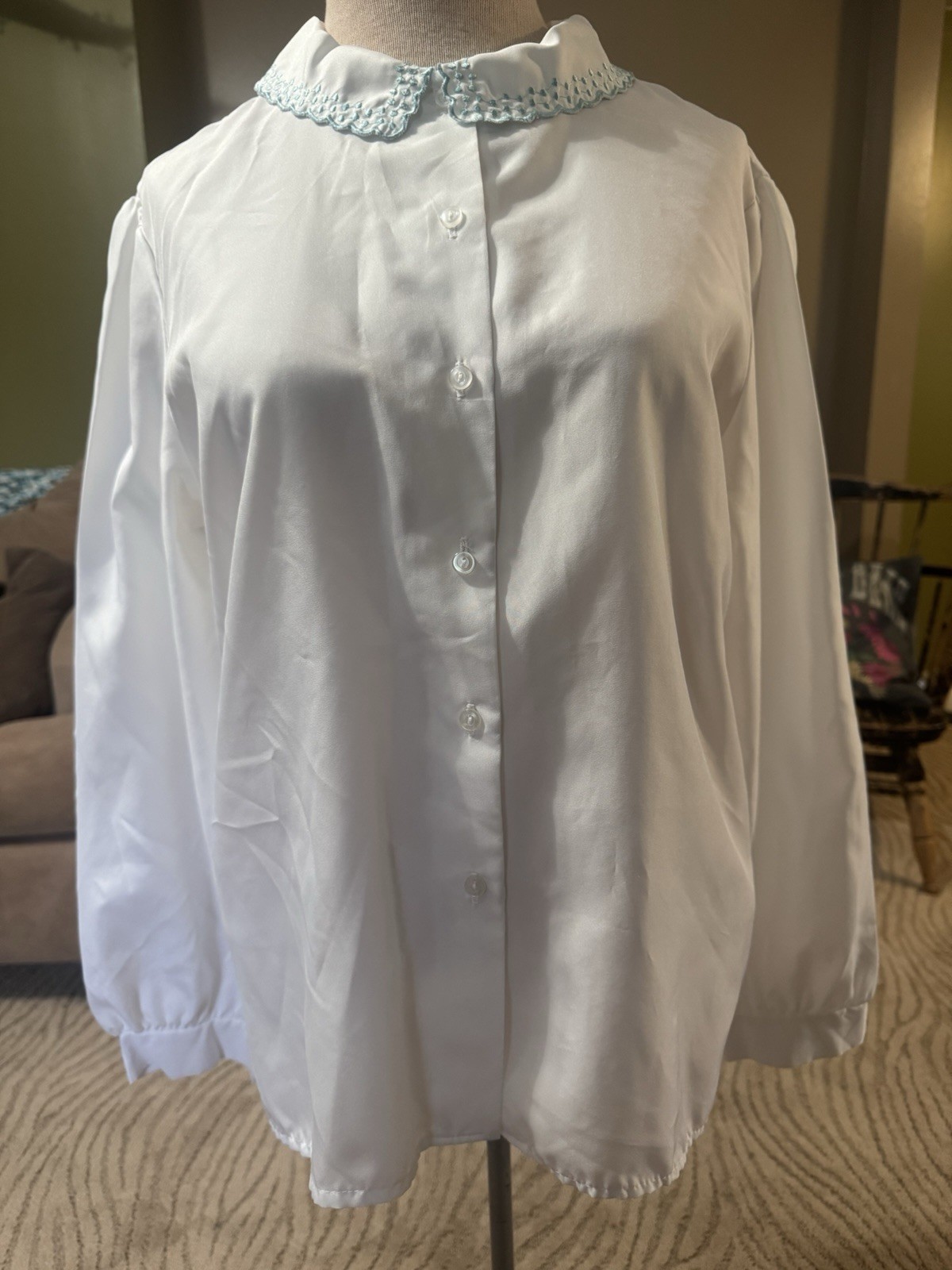 Vintage 1980s Picture Perfect Size Large Collar Blue With Embroidery