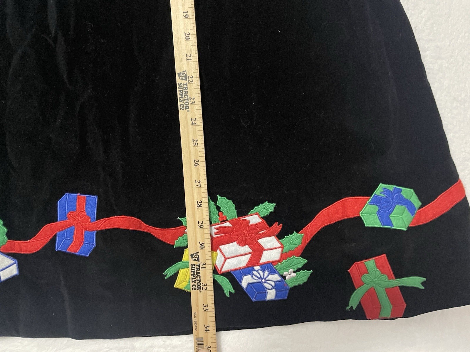 Vintage Women’s The Eagle’s Eye Black Velvet Christmas Skirt Size S