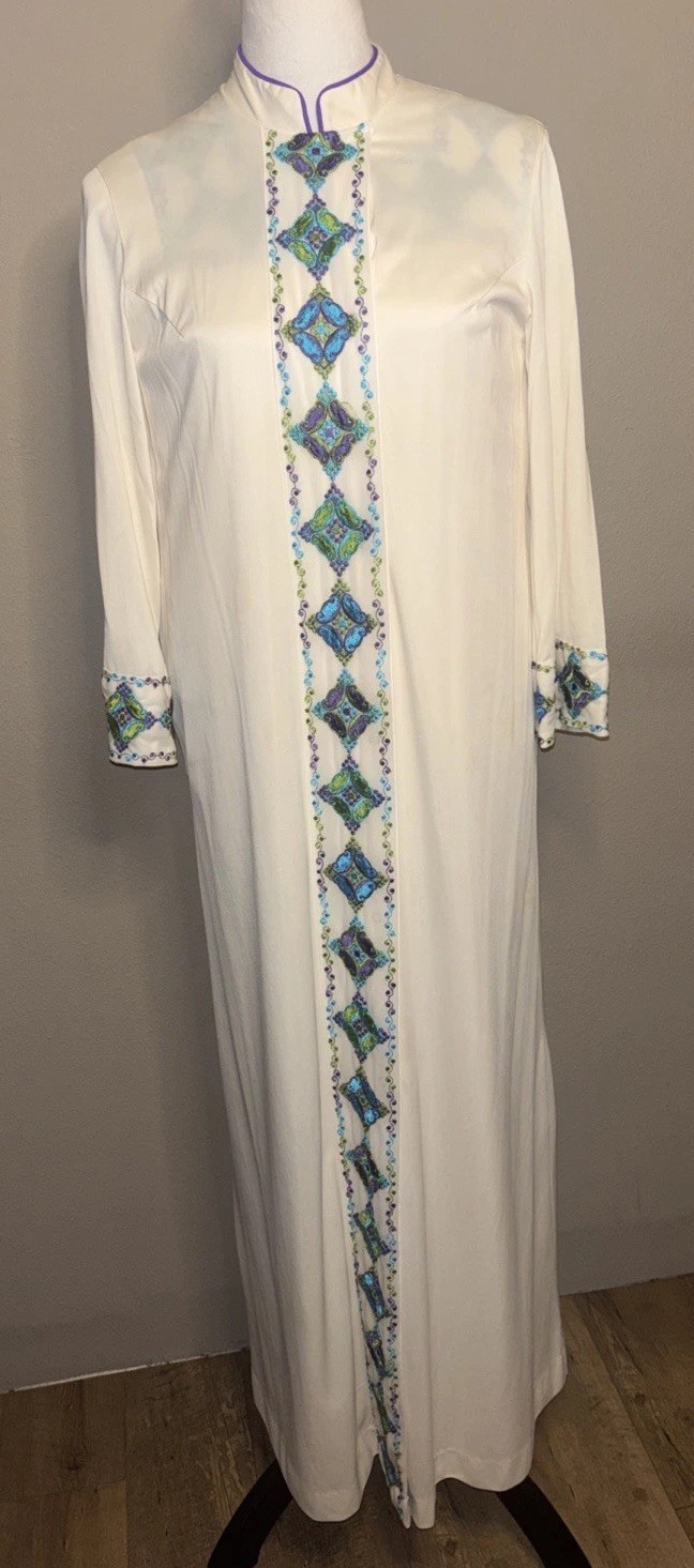 60’s GOSSARD Loungewear ARTEMIS Ivory Embroidered Robe & Nightgown Small