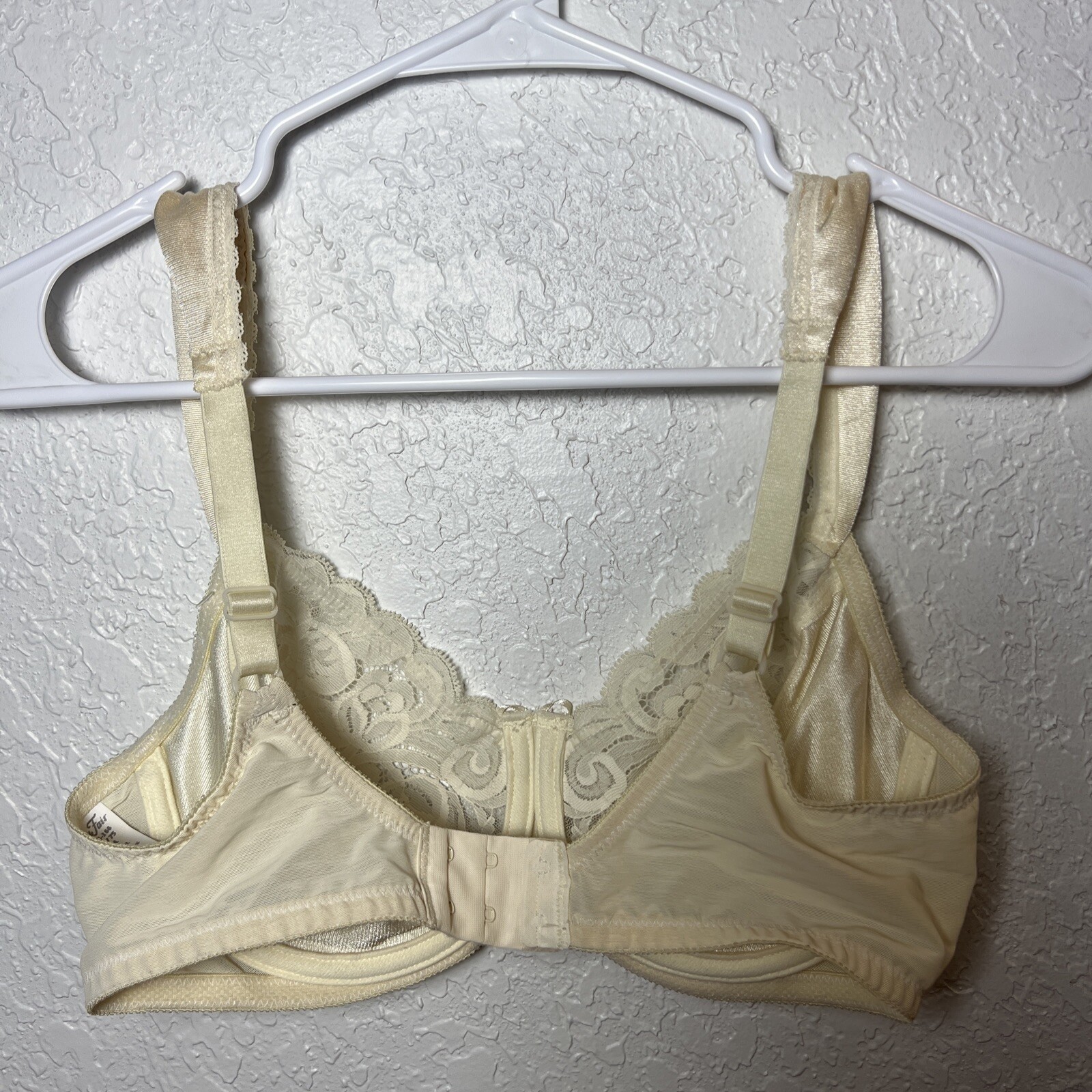 NWT Vintage Vanity Fair Underwire Bra – Satin Cream Glow 34D – Made In USA