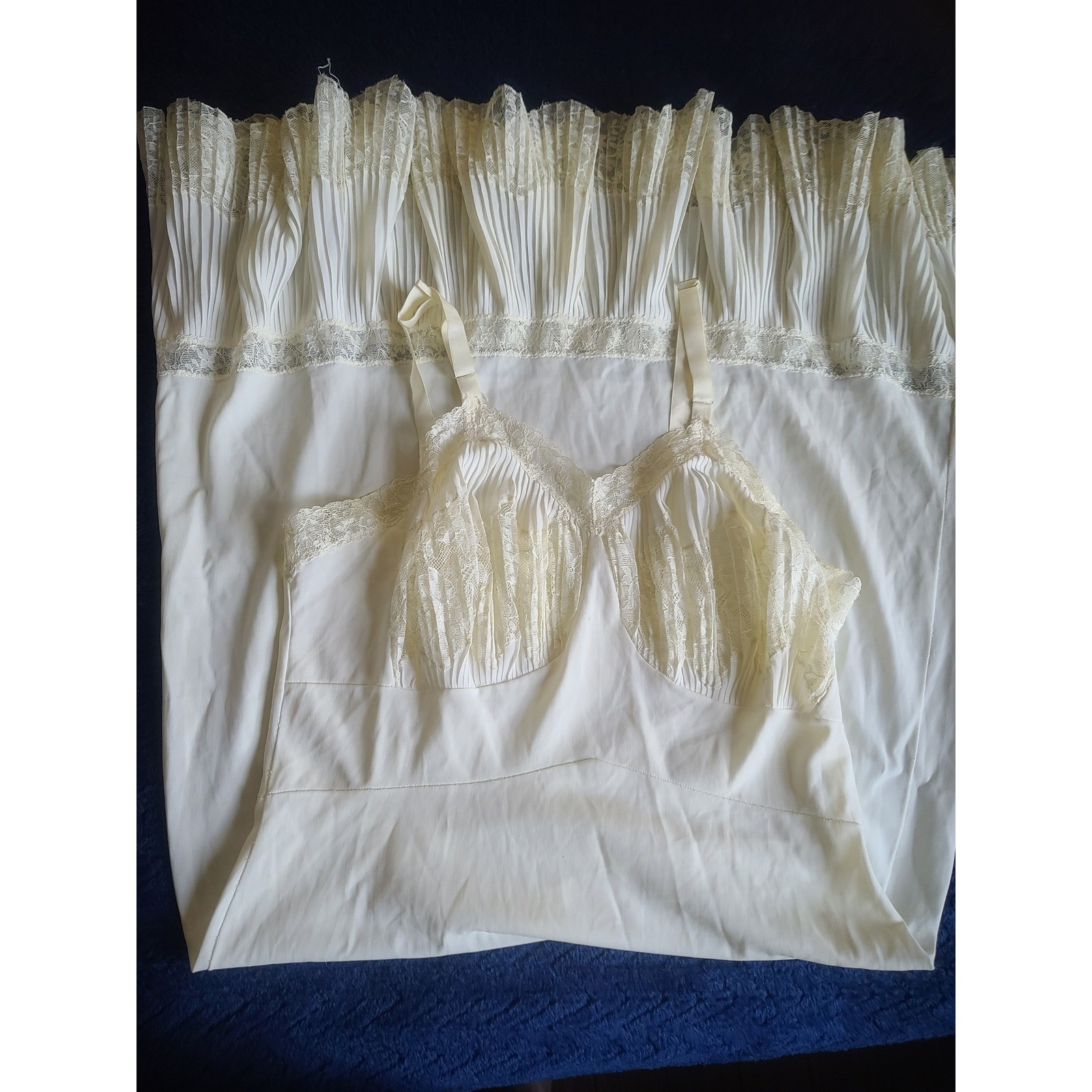 Vintage Ivory Lace Pleated Full Slip Nightgown Adjustable Straps Midi Lingerie