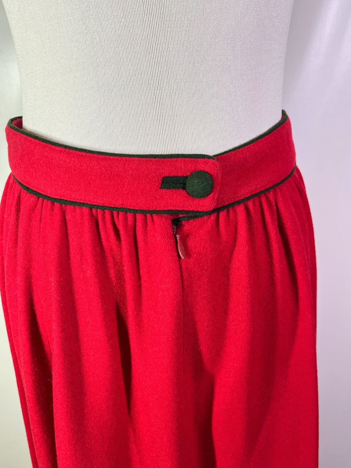 Admont Size 38 Red Felt Wool Trachten Skirt Green Embroidery