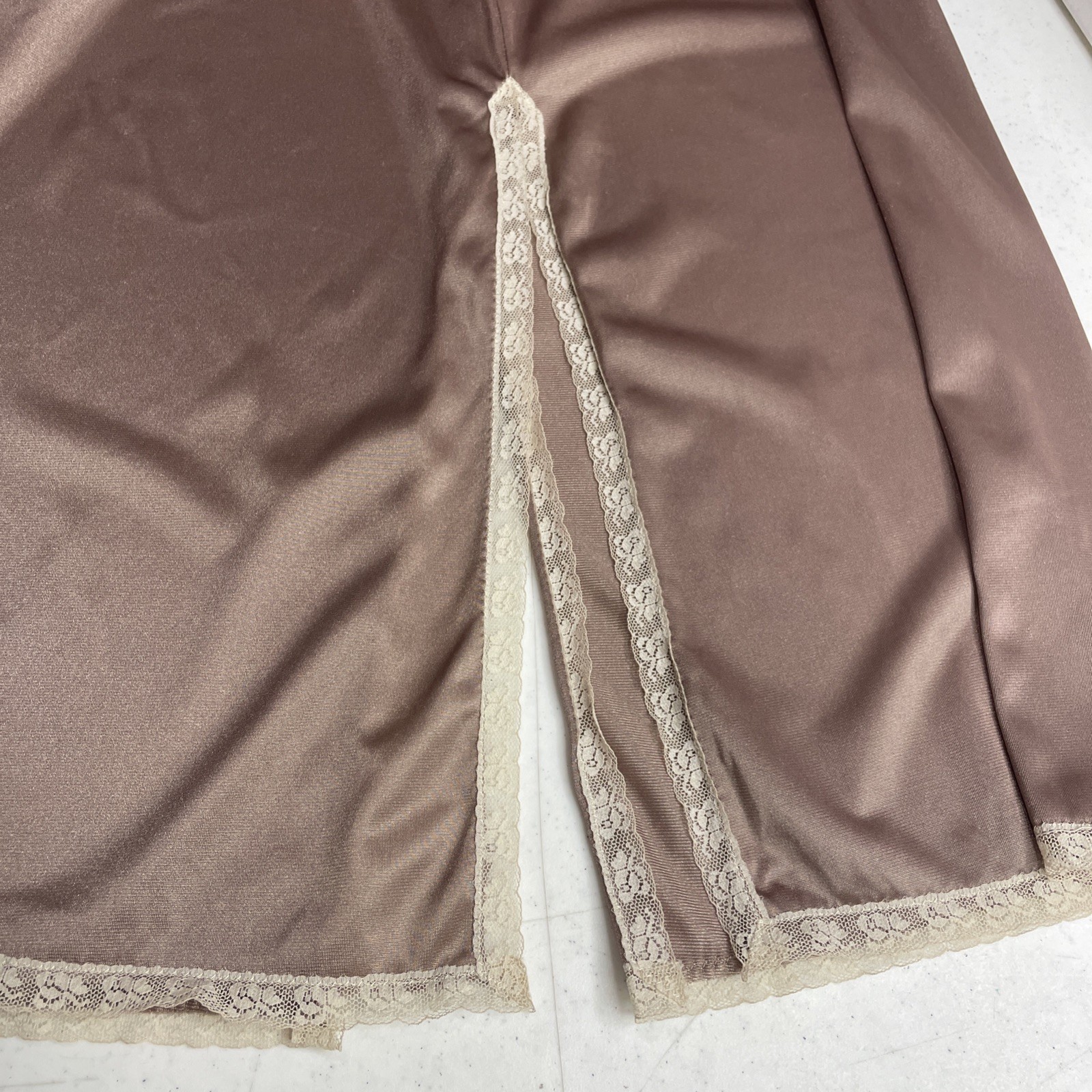 Vintage Mardor Half Slip Mocha Size Medium Lace Trim Slit 100% Nylon Tricot